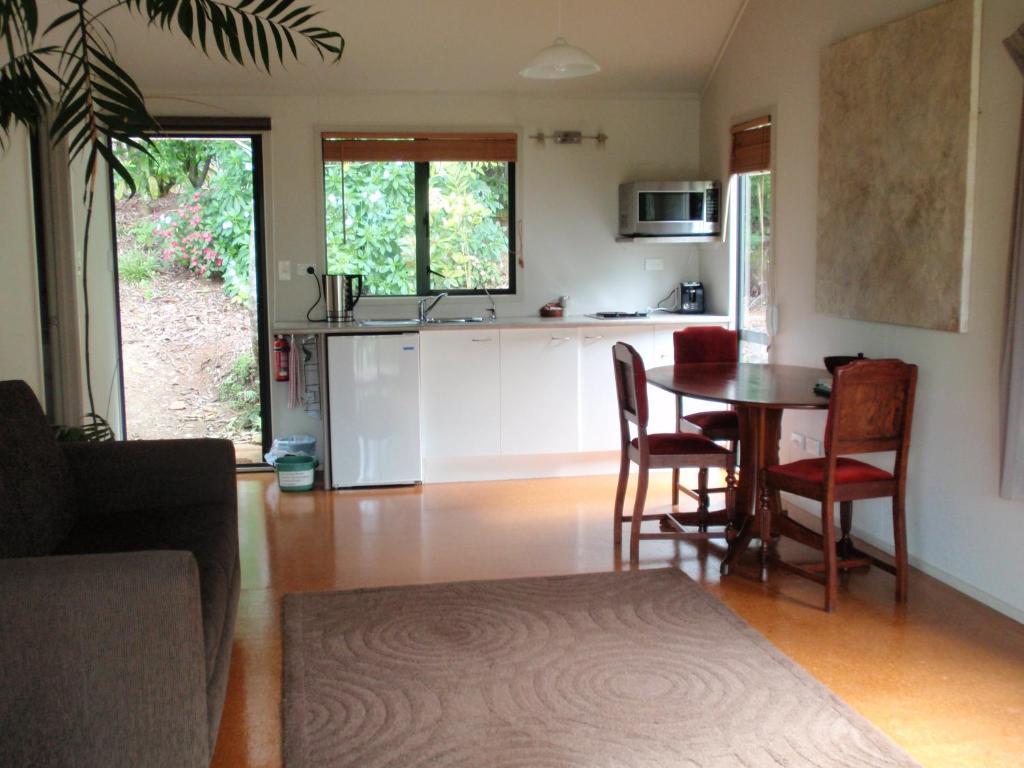 Wharepuke Subtropical Accommodation Керікері Номер фото